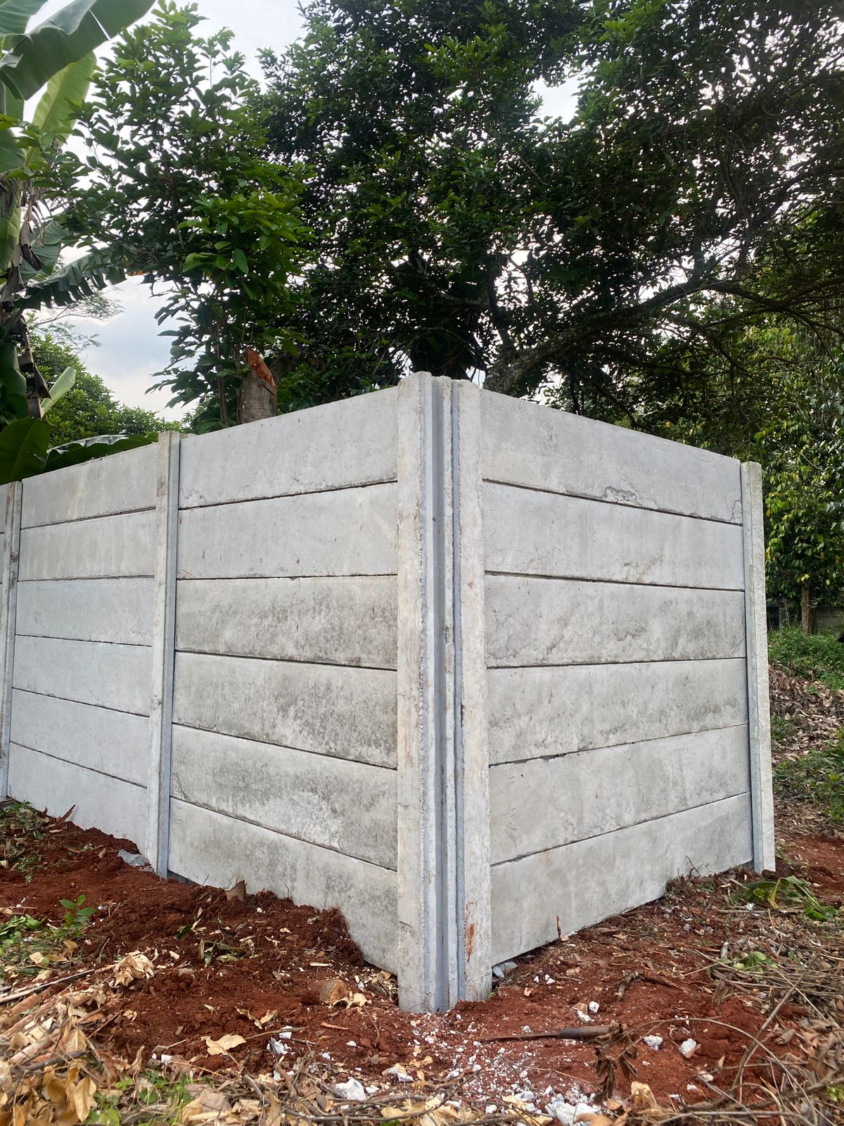 Proyek instalasi dan pemasangan pagar panel beton precast di Perumahan Harvest City
