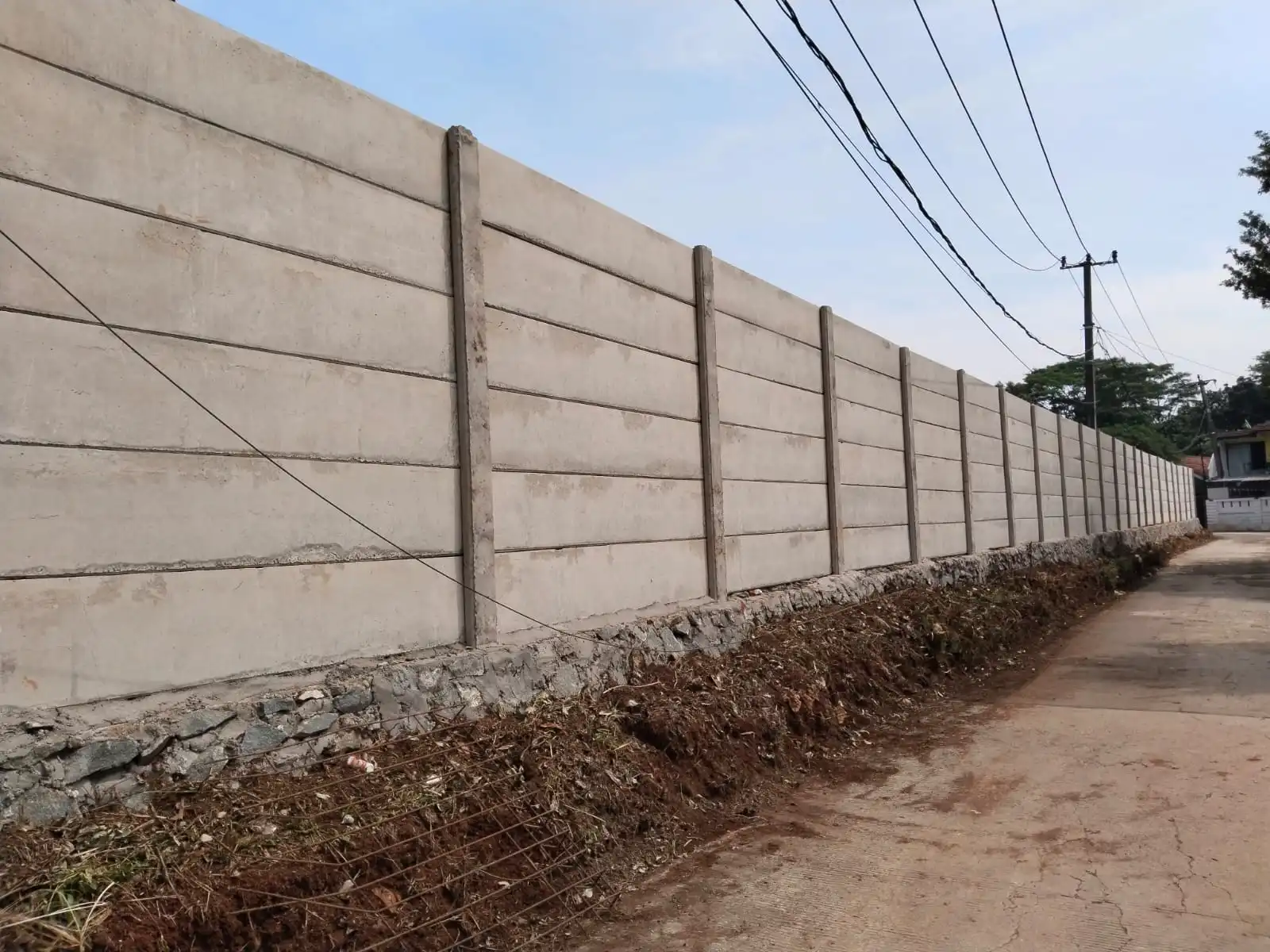 Pemasangan produk pagar panel precast untuk sekolahan boarding Islamic School Parung