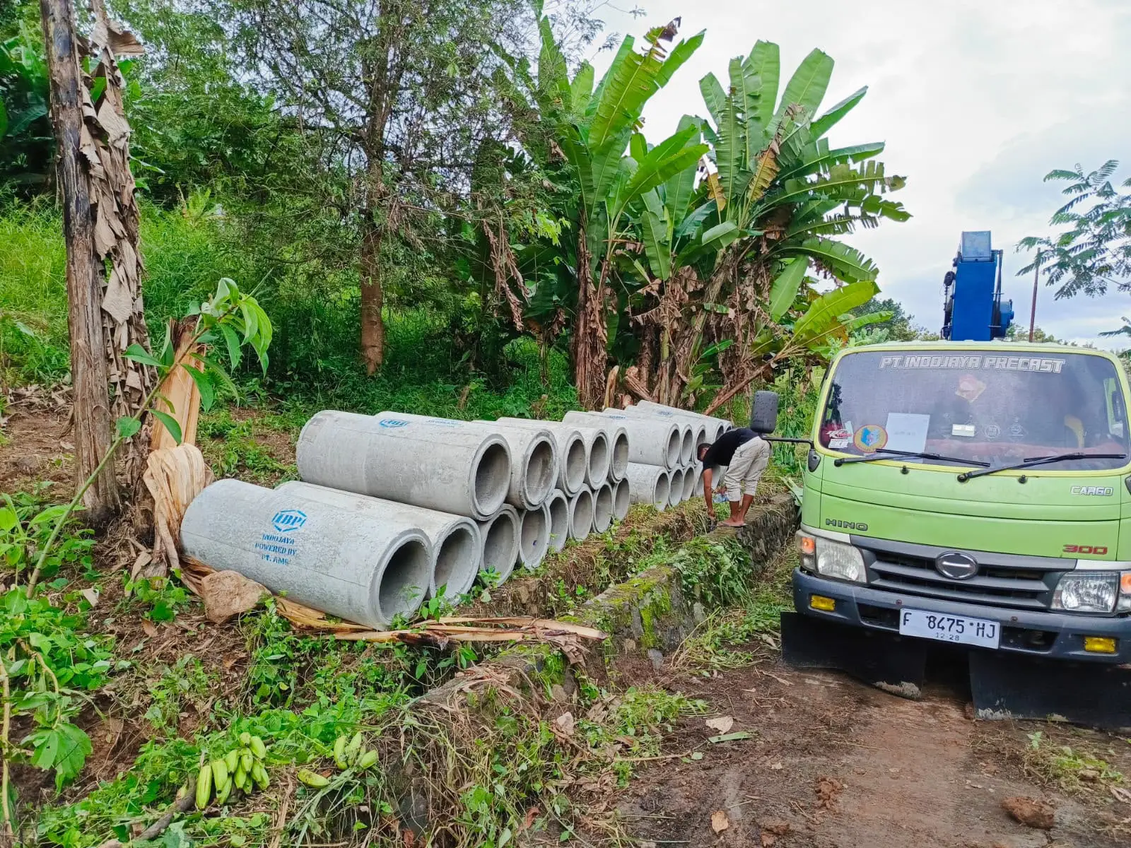 Pengiriman pipa beton saluran air buis beton ke Cisarua