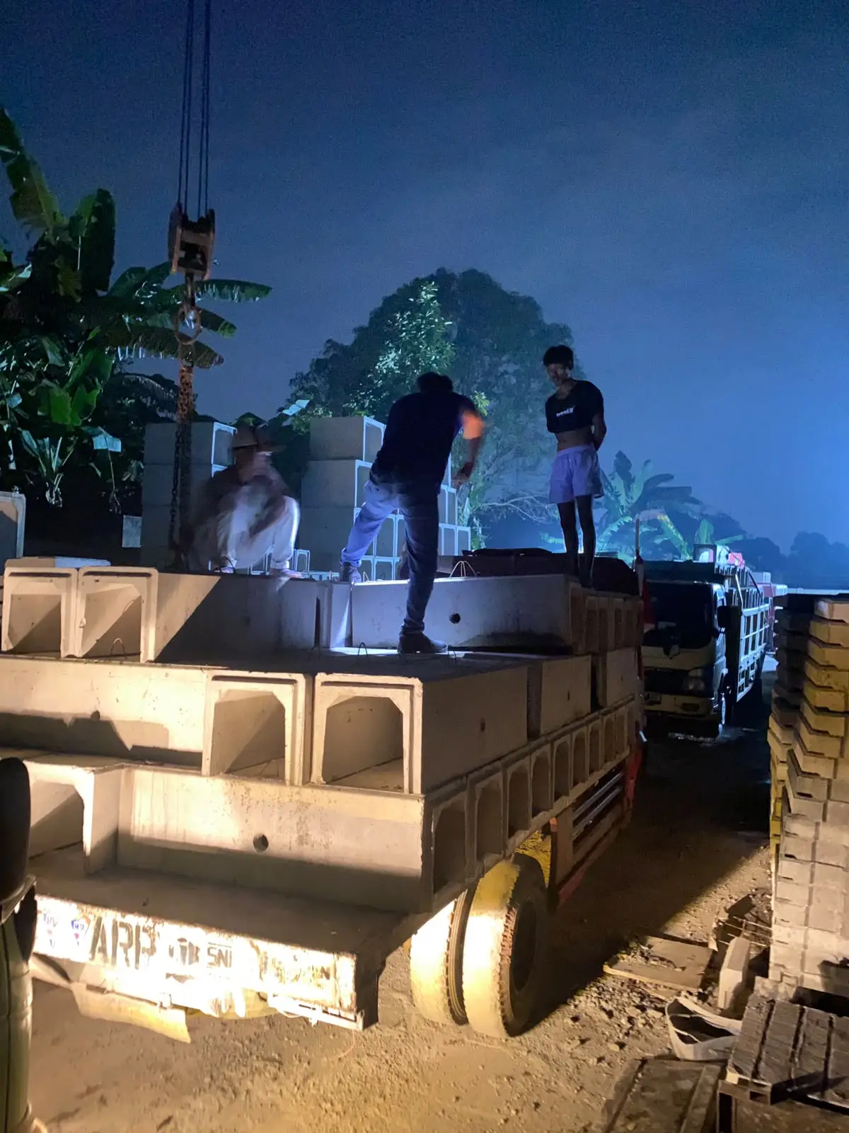 Pengiriman saluran air u ditch beton precast ke Tanjung Priok